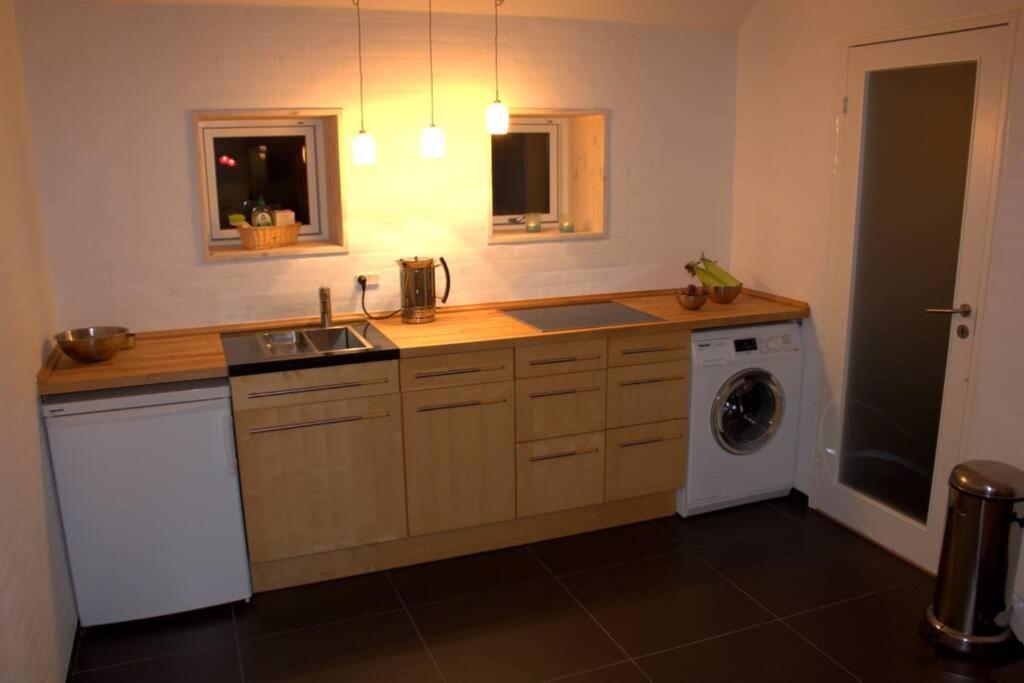 Oak Cottage Near Ronne & Beach 외부 사진